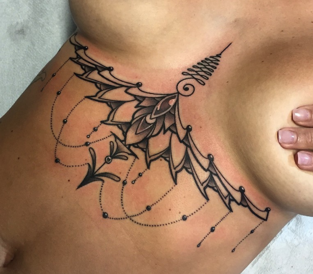 Tatuajes esternon new school