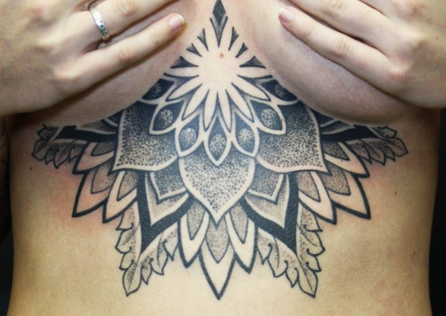 mandala debajo del pecho