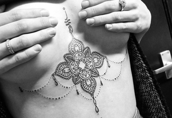 mandalas debajo de las tetas