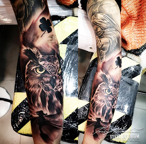 Manga con buho realizado por Tony Atichati