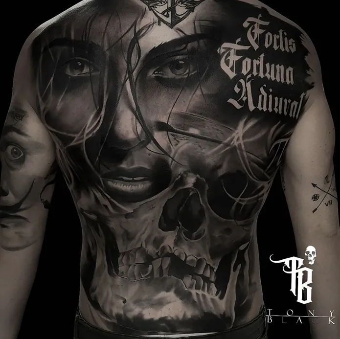 Tatuajes en la Espalda Hombre Surrealismo por Tony Black Tattoo