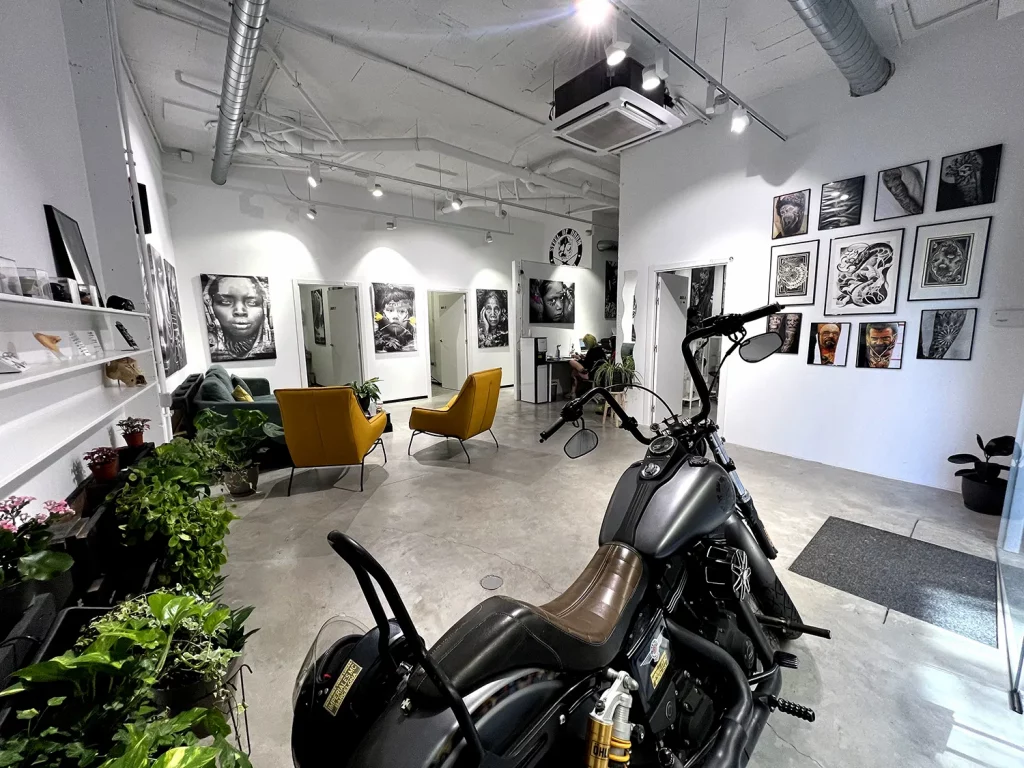 Recepcion de nuestro estudio de tatuajes y piercing en Barcelona