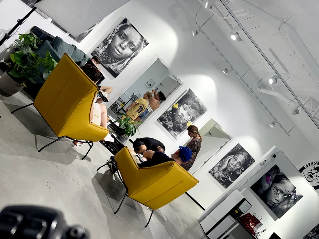 Sala de espera de nuestro estudio de tatuajes y piercing en Barcelona