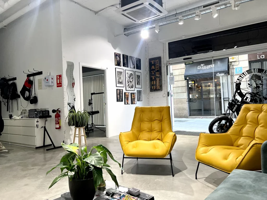 Hall de nuestro estudio de tatuajes y piercing en Barcelona