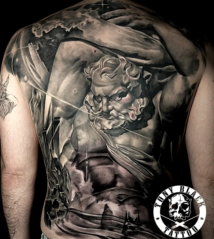 Tatuajes en la Espalda para Hombres Mitologia Griega por Tony Black Tattoo