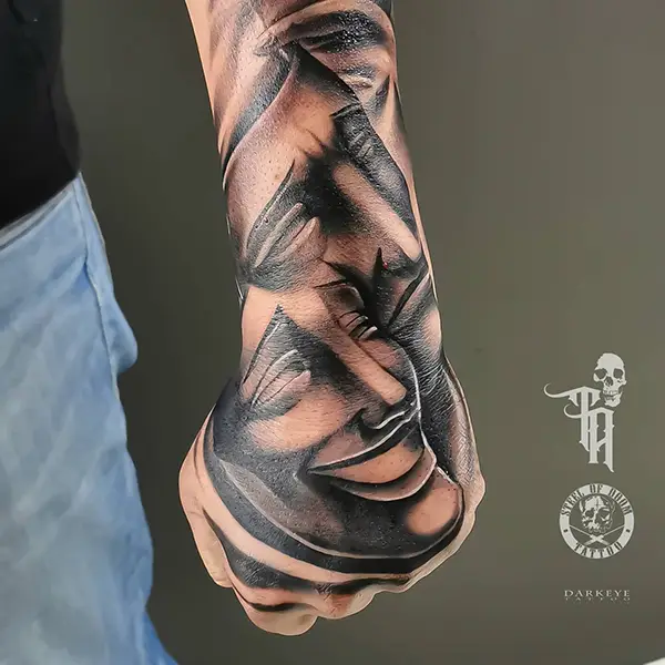 tatuajes de manos en Barcelona