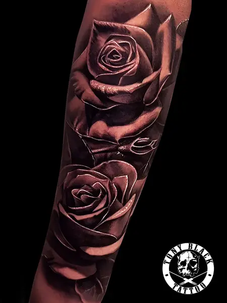 Tatuajes Realismo Rosas realistas por Tony Black